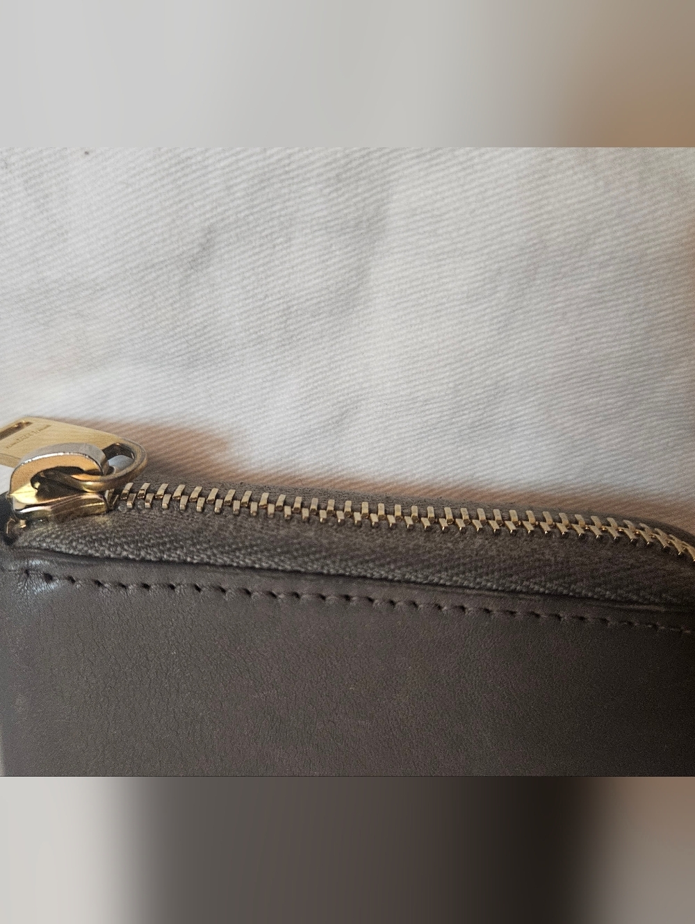 Yves Saint Laurent Gray Leather Zip Wallet with Gold YSL Emblem - Picture 3 of 9